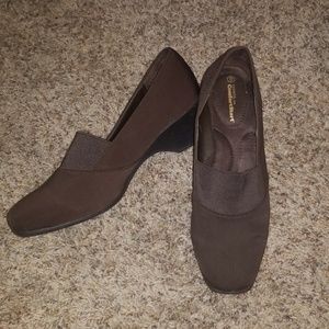 Comfort start size 8 small heels